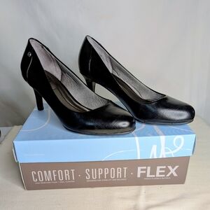 Women's Classic Life Stride Black Pump/Heels Size 7W Never Worn